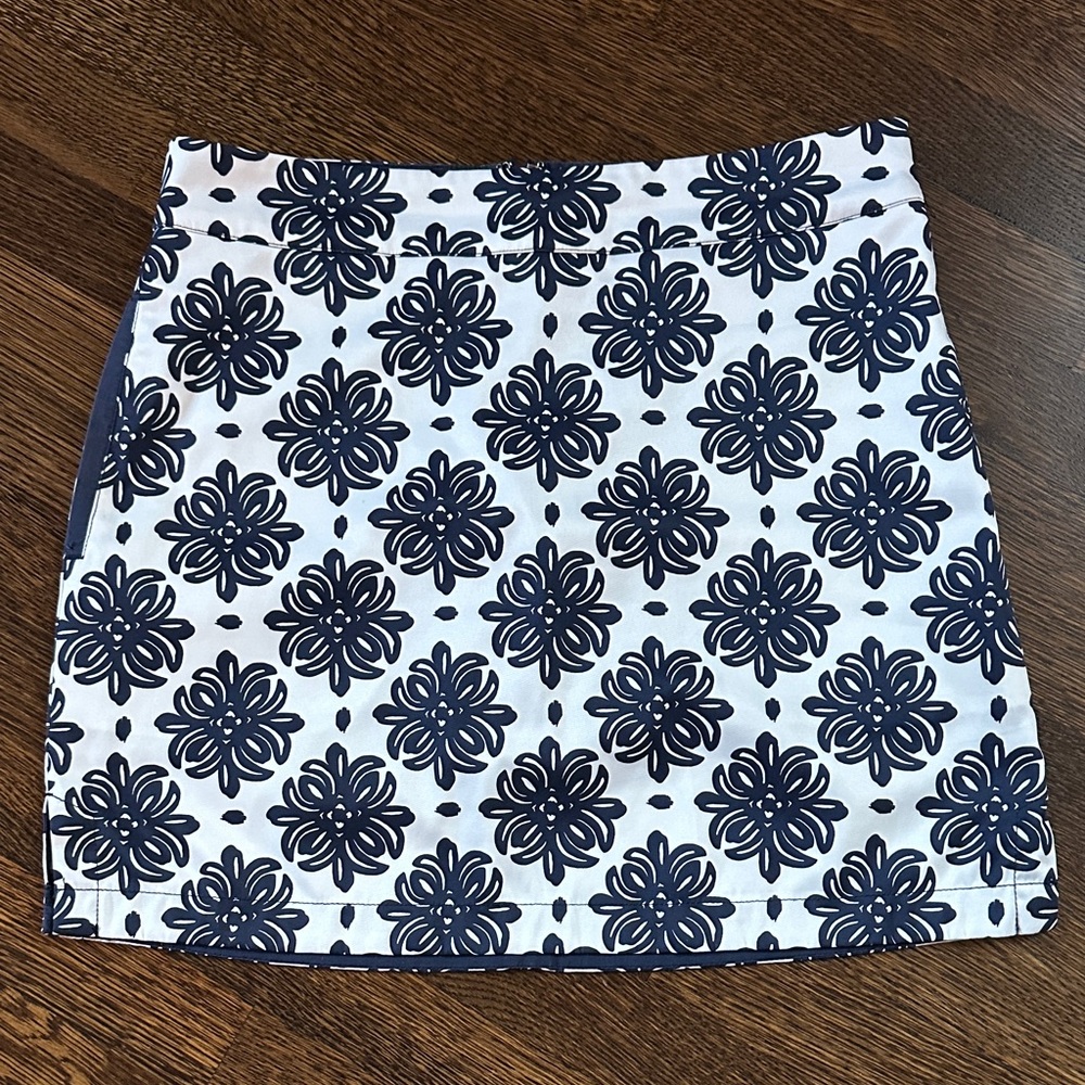Vineyard Vines Navy and White Floral Mini Skort